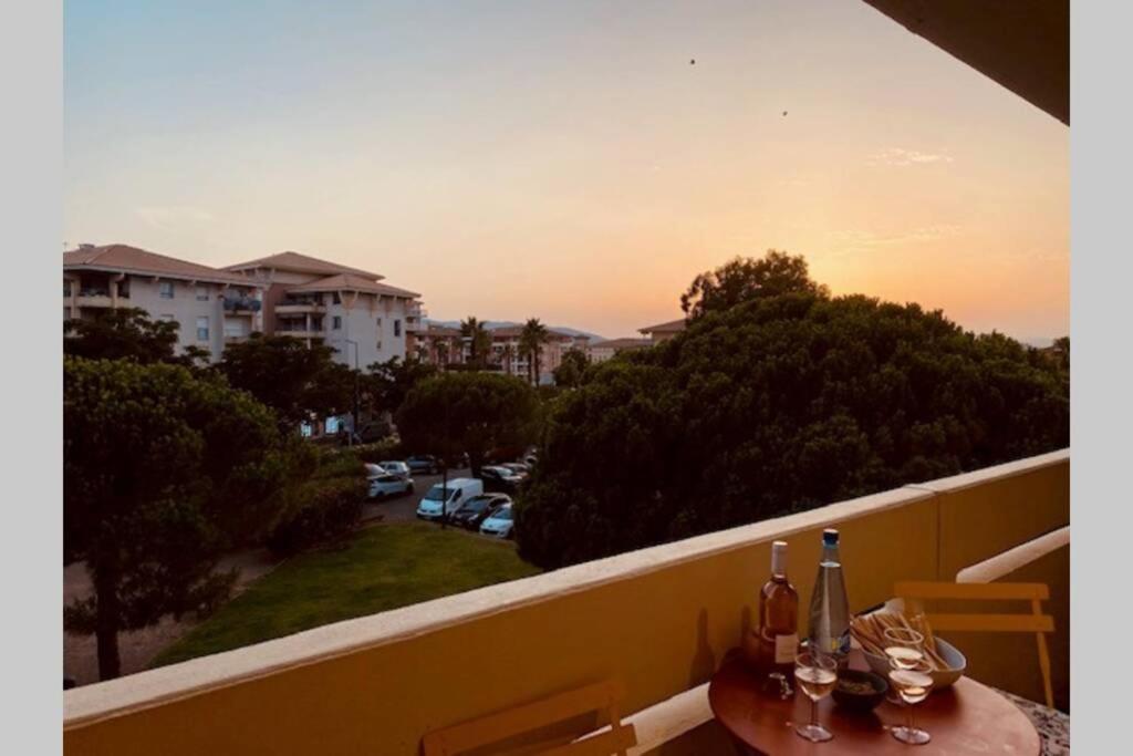 Superbe Appartement A 100M De La Mer, Et A Cote De La Base Nature Fréjus Exterior photo